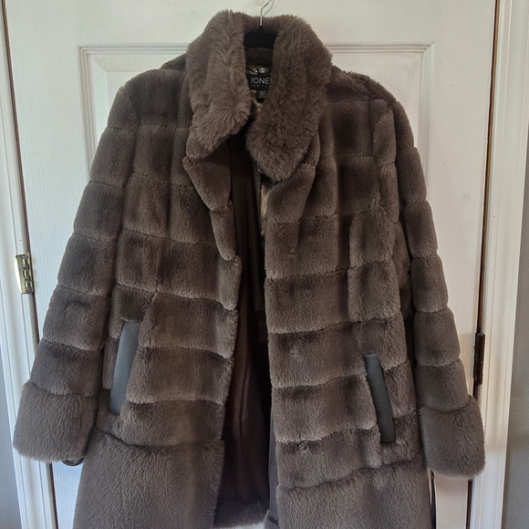 Women's Brown Faux Fur Coat - Picture 1 of 9